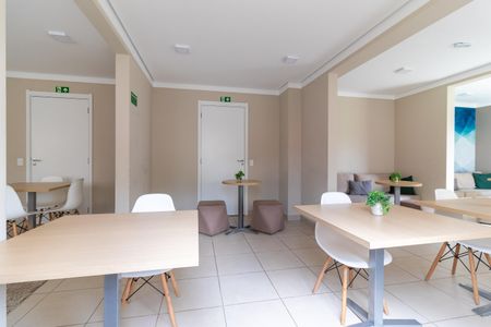 Apartamento para alugar com 44m², 2 quartos e sem vagaÁrea comum - Salão de festas