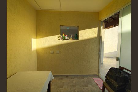 Casa de condomínio à venda com 160m², 3 quartos e 1 vaga