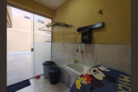 Casa de condomínio à venda com 160m², 3 quartos e 1 vaga