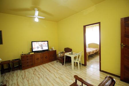 Sala de casa para alugar com 2 quartos, 90m² em Parada de Lucas, Rio de Janeiro