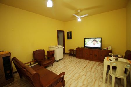Sala de casa para alugar com 2 quartos, 90m² em Parada de Lucas, Rio de Janeiro