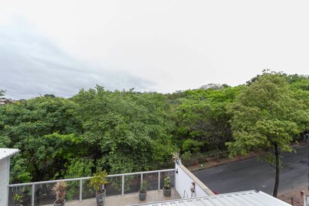 Casa à venda com 430m², 5 quartos e 2 vagas Casa à venda com 430m², 5 quartos e 2 vagasCasa 2 - Vista do quarto 3
