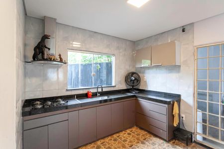 Casa à venda com 430m², 5 quartos e 2 vagas Casa à venda com 430m², 5 quartos e 2 vagasCasa 1 - Cozinha