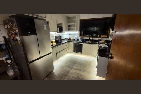 Casa à venda com 350m², 5 quartos e 3 vagasFoto 02