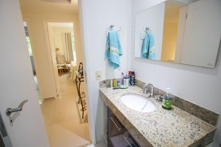 Casa à venda com 117m², 3 quartos e 2 vagasBanheiro Social