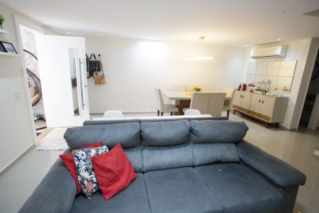 Casa à venda com 117m², 3 quartos e 2 vagasSala de Estar