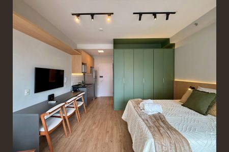 Quarto de kitnet/studio para alugar com 0 quarto, 30m² em Santo Amaro, São Paulo