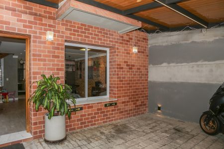 Casa à venda com 134m², 3 quartos e 2 vagas Casa à venda com 134m², 3 quartos e 2 vagasEntrada e Garagem
