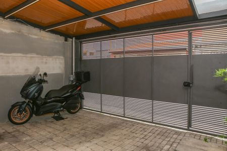 Entrada e Garagem de casa à venda com 3 quartos, 134m² em Lapa de Baixo, São Paulo