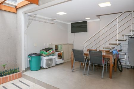 Casa à venda com 134m², 3 quartos e 2 vagas Casa à venda com 134m², 3 quartos e 2 vagasChurrasqueira e Quintal