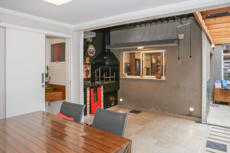 Casa à venda com 134m², 3 quartos e 2 vagas Casa à venda com 134m², 3 quartos e 2 vagasChurrasqueira e Quintal