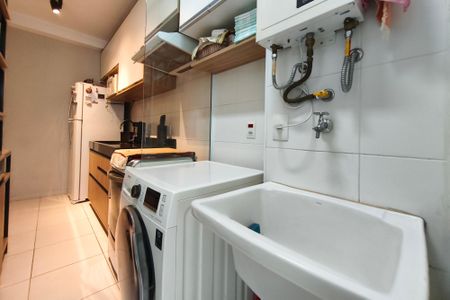 Apartamento à venda com 65m², 2 quartos e 1 vagaÁrea de Serviço