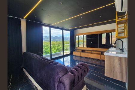 Casa de condomínio à venda com 400m², 4 quartos e 2 vagasSala tv