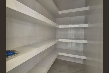 Casa de condomínio à venda com 400m², 4 quartos e 2 vagasDespensa 