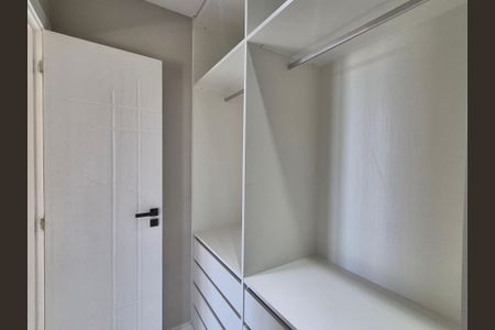 Casa de condomínio à venda com 400m², 4 quartos e 2 vagasCloset suíte 2