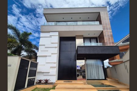 Casa de condomínio à venda com 400m², 4 quartos e 2 vagasFachada 