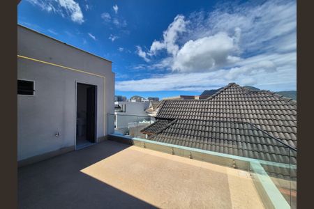 Casa de condomínio à venda com 400m², 4 quartos e 2 vagasVaranda 