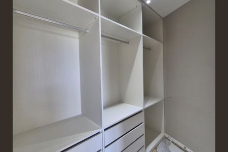 Casa de condomínio à venda com 400m², 4 quartos e 2 vagasCloset suite 2
