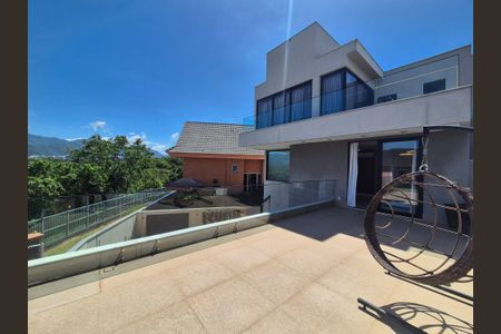 Casa de condomínio à venda com 400m², 4 quartos e 2 vagasVaranda 