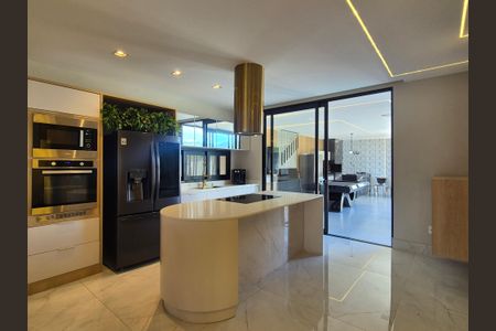 Casa de condomínio à venda com 400m², 4 quartos e 2 vagasCozinha 