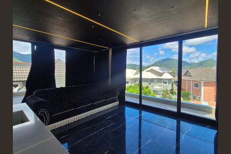 Casa de condomínio à venda com 400m², 4 quartos e 2 vagasSala tv