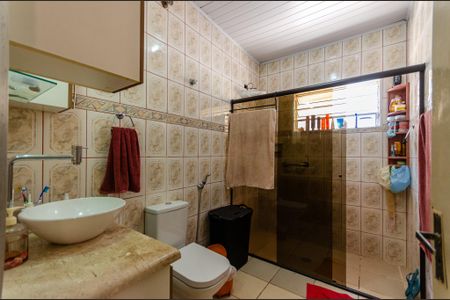 Casa à venda com 180m², 5 quartos e 2 vagasBanheiro 1