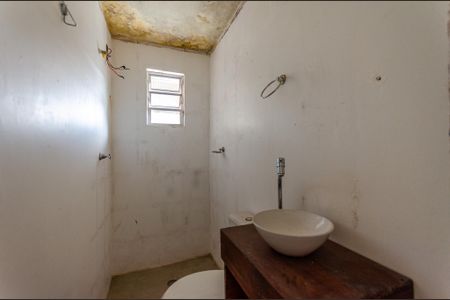 Casa à venda com 180m², 5 quartos e 2 vagasBanheiro 3