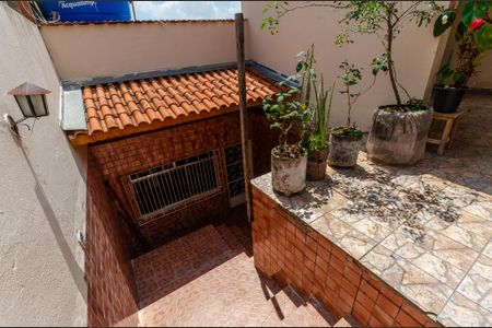 Casa à venda com 180m², 5 quartos e 2 vagasEscada