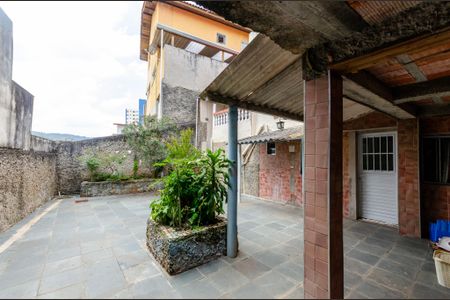 Casa à venda com 180m², 5 quartos e 2 vagasQuintal dos fundos