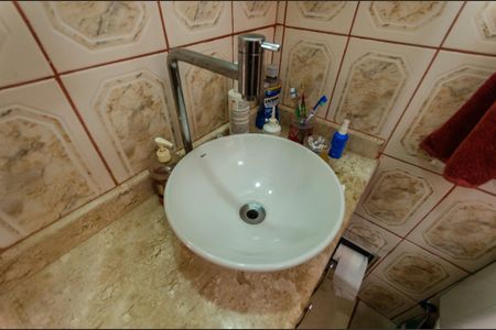 Casa à venda com 180m², 5 quartos e 2 vagasBanheiro 1