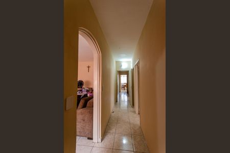 Casa à venda com 180m², 5 quartos e 2 vagasCorredor