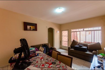 Casa à venda com 180m², 5 quartos e 2 vagasSala