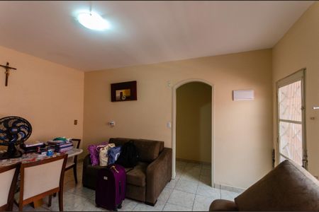 Casa à venda com 180m², 5 quartos e 2 vagasSala