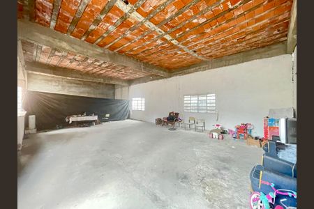 Casa à venda com 200m², 5 quartos e 2 vagasSalão 