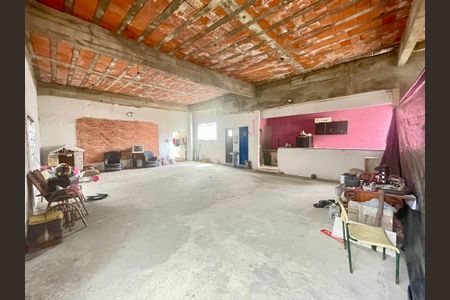 Casa à venda com 200m², 5 quartos e 2 vagasSalão 