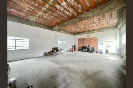 Casa à venda com 200m², 5 quartos e 2 vagasSalão 