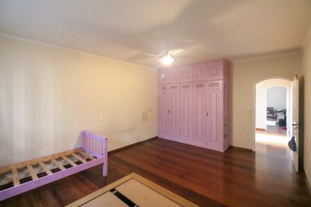 Casa à venda com 350m², 4 quartos e 2 vagasSuíte 2