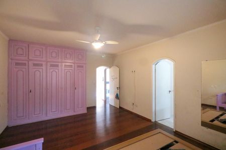 Casa à venda com 350m², 4 quartos e 2 vagasSuíte 2