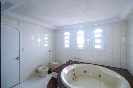 Casa à venda com 350m², 4 quartos e 2 vagasBanheiro da Suíte 4