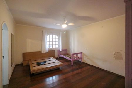 Casa à venda com 350m², 4 quartos e 2 vagasSuíte 2