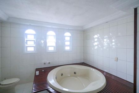 Casa à venda com 350m², 4 quartos e 2 vagasBanheiro da Suíte 4