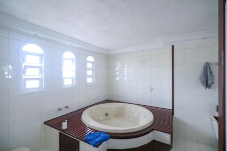 Casa à venda com 350m², 4 quartos e 2 vagasBanheiro da Suíte 4