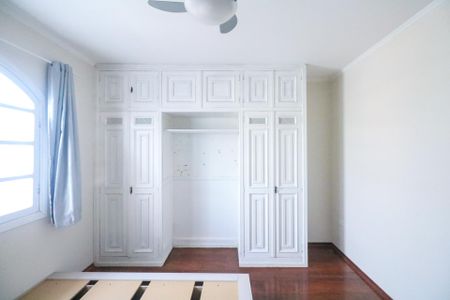 Casa à venda com 350m², 4 quartos e 2 vagasSuíte 3