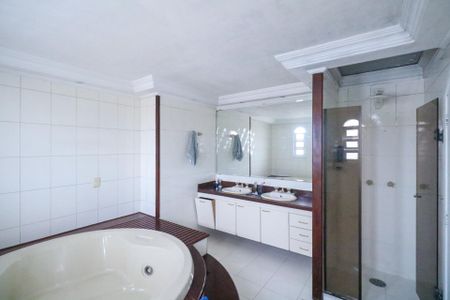 Casa à venda com 350m², 4 quartos e 2 vagasBanheiro da Suíte 4