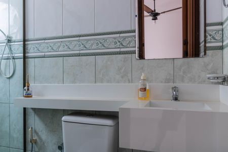 Banheiro da Suíte de apartamento para alugar com 3 quartos, 70m² em Buritis, Belo Horizonte