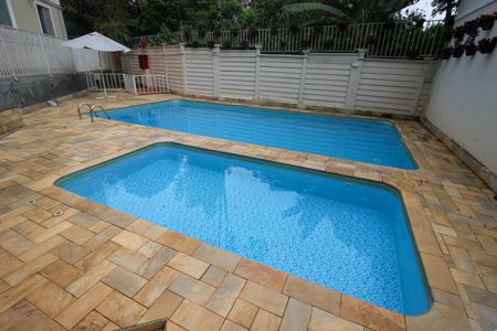 Casa para alugar com 51m², 4 quartos e 1 vaga Casa para alugar com 51m², 4 quartos e 1 vagaÁrea comum - Piscina
