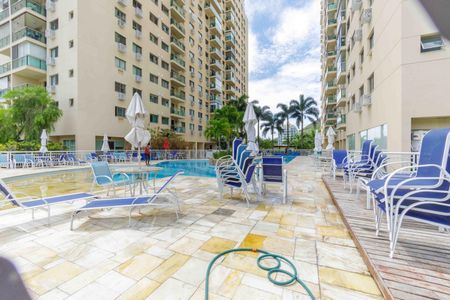 Apartamento para alugar com 70m², 2 quartos e 1 vagaÁrea comum - Piscina