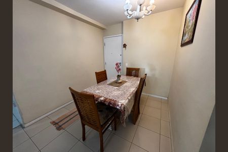 Apartamento para alugar com 70m², 2 quartos e 1 vagaSala