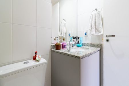 Apartamento à venda com 74m², 2 quartos e 1 vaga Apartamento à venda com 74m², 2 quartos e 1 vagaBanheiro da Suíte