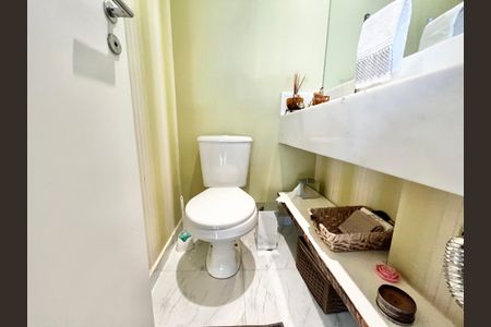 Apartamento à venda com 140m², 3 quartos e 2 vagas Apartamento à venda com 140m², 3 quartos e 2 vagasLavabo